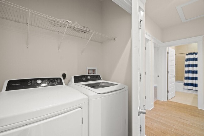 Building Photo - 99 Grande Pointe Cir