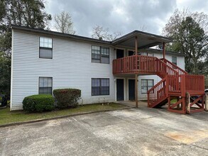 Building Photo - Downstairs unit off Mahan avail NOW!