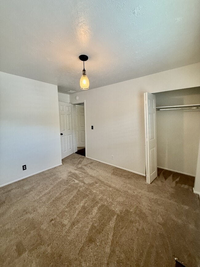 Building Photo - 11152 S Lyndbrook Way