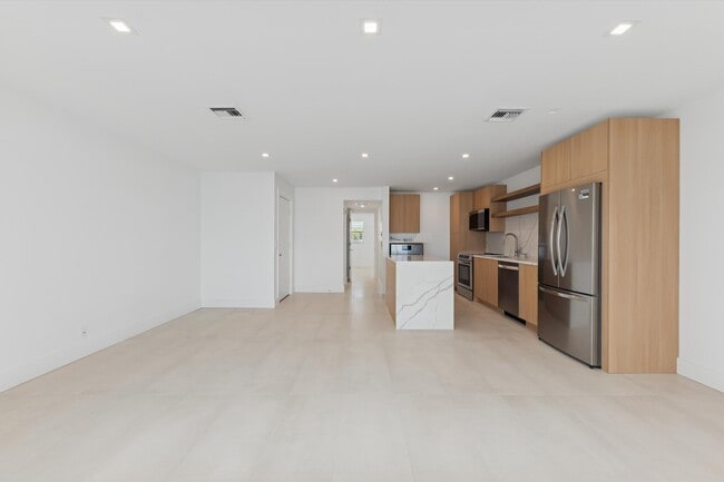 Building Photo - 300 53rd St