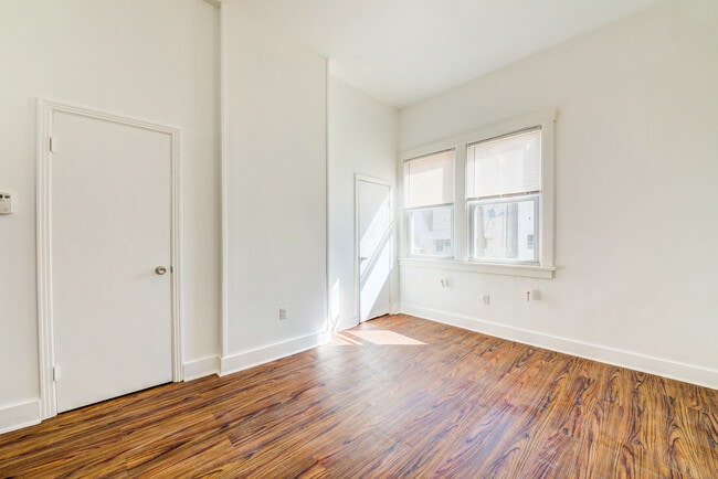 Building Photo - Awesome building with 2 great apartments in the South Side Slopes/Allentown