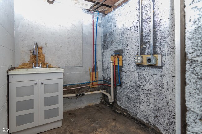 Building Photo - 3457 N Sherman Dr