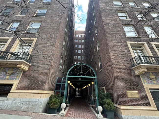 Building Photo - 29 S State St
