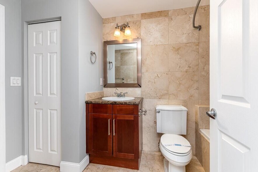 Building Photo - 486 SW 5th St