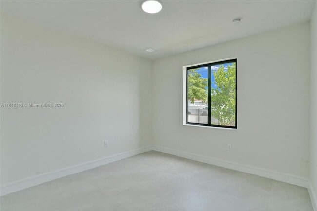 Building Photo - 301 E 51st St
