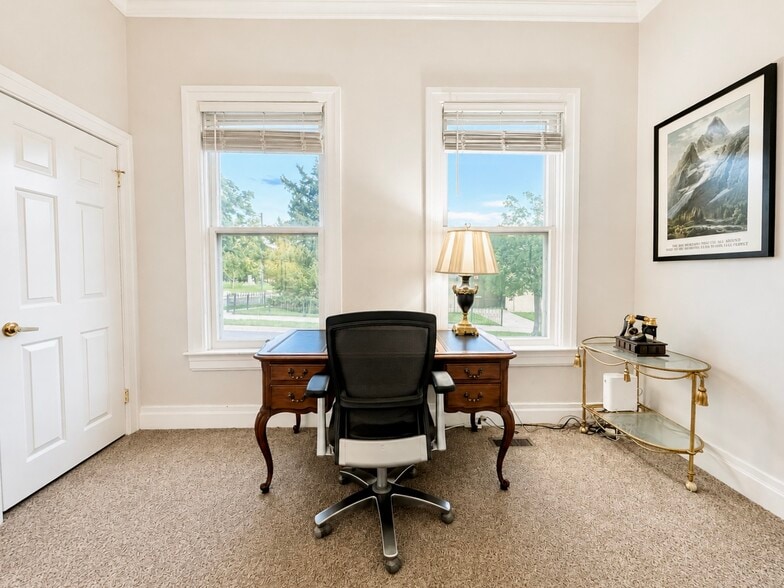 Building Photo - 351 N Wall St