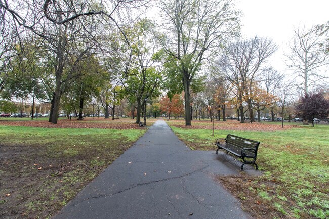 Building Photo - 6 Hughes Pl