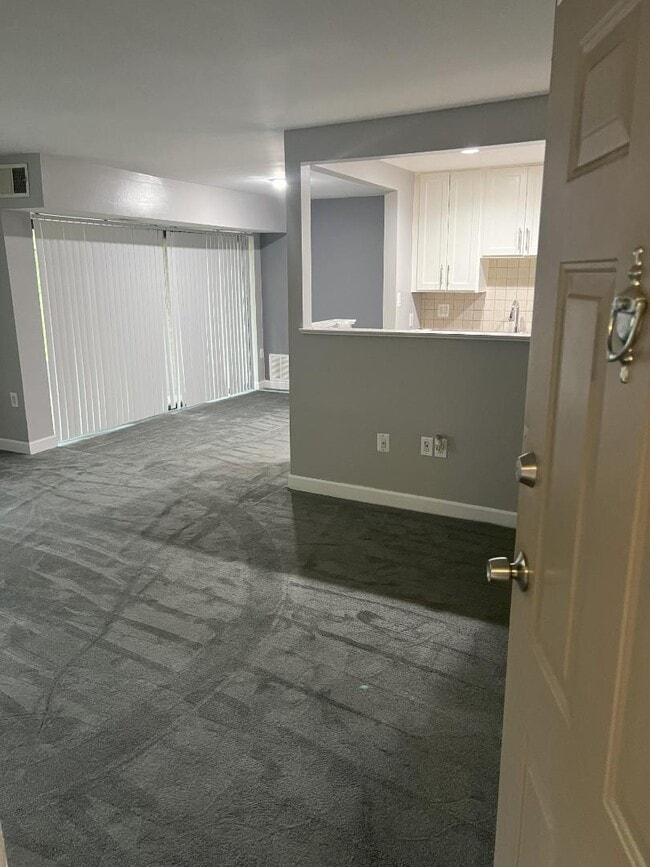 Building Photo - 6303 Hill Mar Drive, #4 - 4