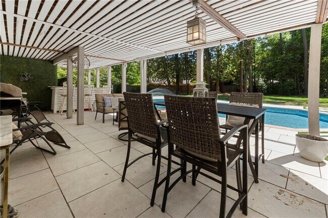 Building Photo - 4770 Chatworth Ct NE