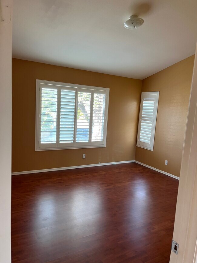 Building Photo - 383 Camden Ct