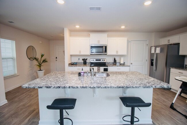 Building Photo - Gorgeous 4 Bedroom, 2 Bath Home in Bowden Village - Available January 2026!