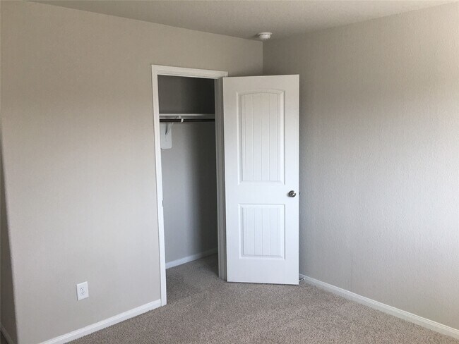 Building Photo - 2111 Ethan Dr