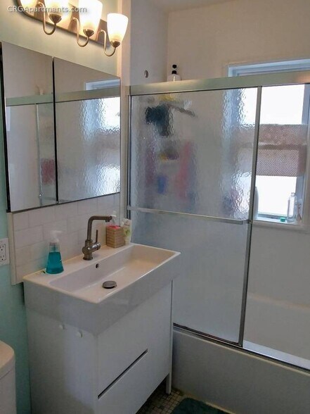 Building Photo - 2 Vassar St