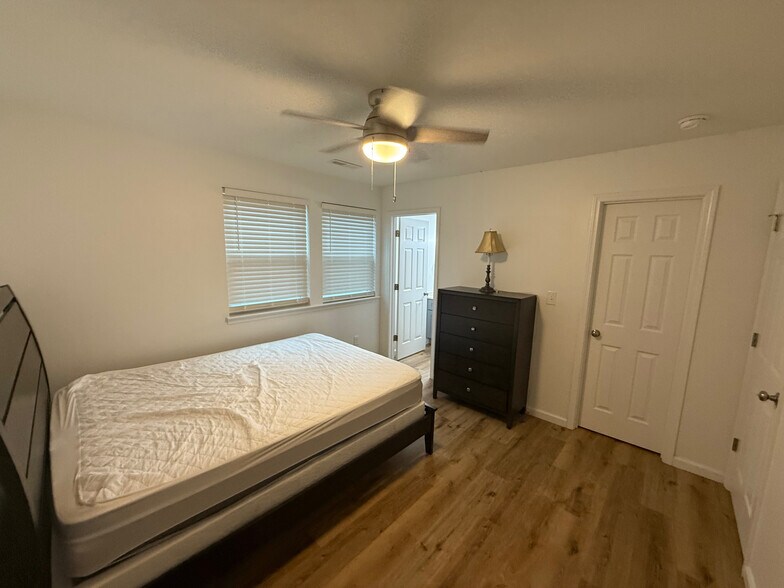 Building Photo - Room in Duplex on S Alston Ave