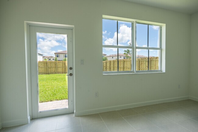 Building Photo - 2485 SE 29th Dr