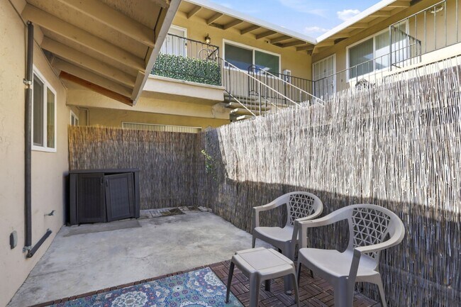 Building Photo - 935 Castlewood Dr