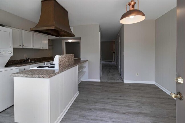 Building Photo - 3071 Colonial Way