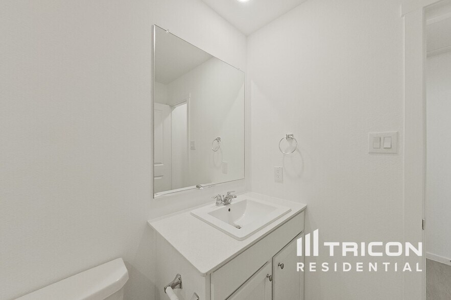 Building Photo - 1608 Lercara Ln