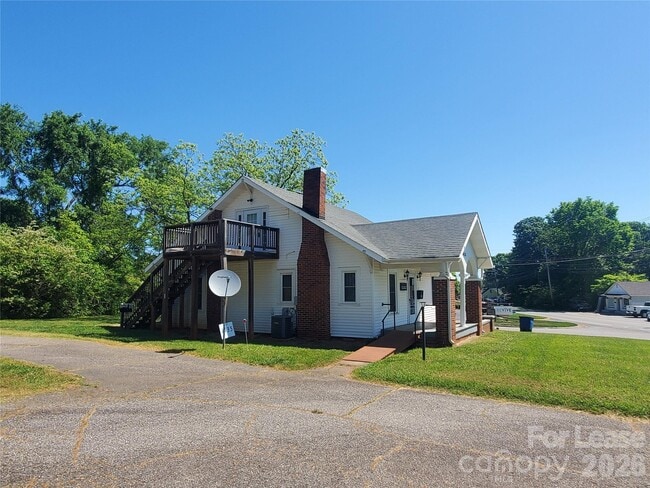 Building Photo - 1435 Davie Ave