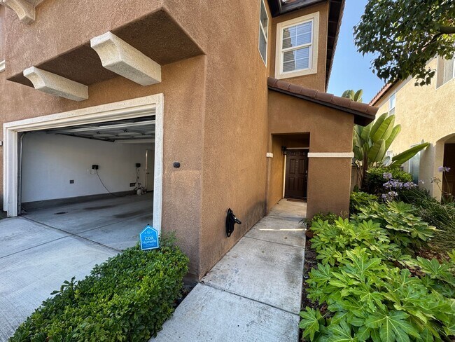 Building Photo - Townhome for Rent