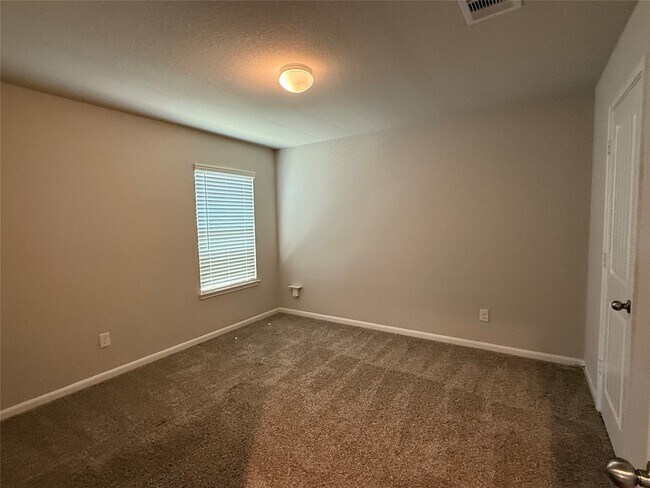 Building Photo - 3310 Sumac Dr