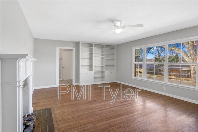 Building Photo - 805 Wilma St