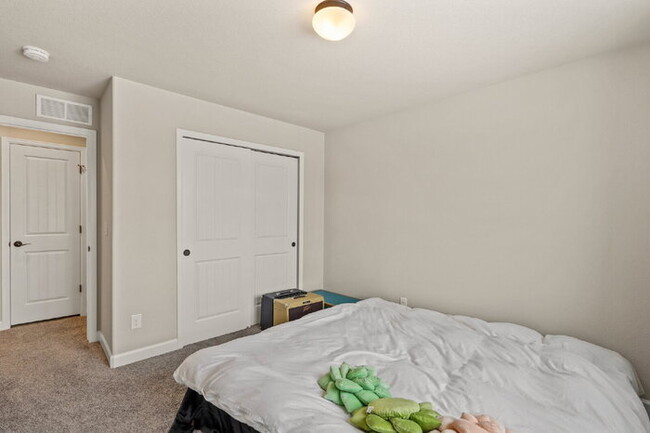 Building Photo - Modern Comfort Meets Mountain Beauty – 4-B...
