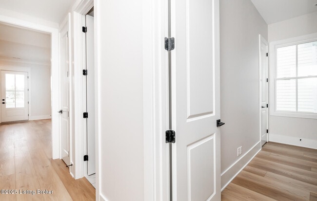 Building Photo - 6100 Passionflower Dr