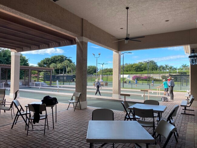 Building Photo - 2200 Arielle Dr