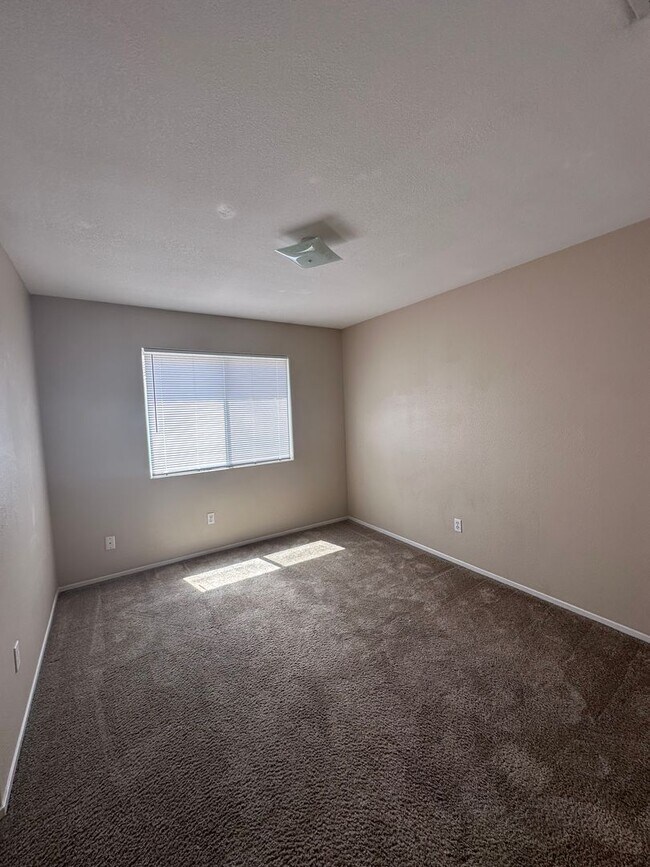 Building Photo - 4404 Pebble Creek Dr