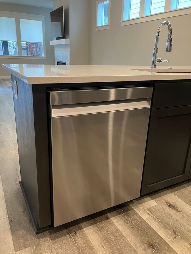 Building Photo - Large Three Bedroom Home in Sustainable South Salem Community