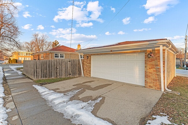 Building Photo - 3457 Main St