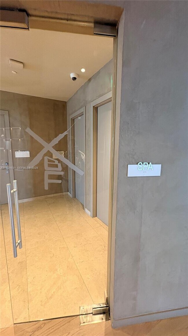 Building Photo - 1000 Brickell Plaza