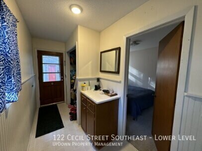 Building Photo - 122 Cecil St SE