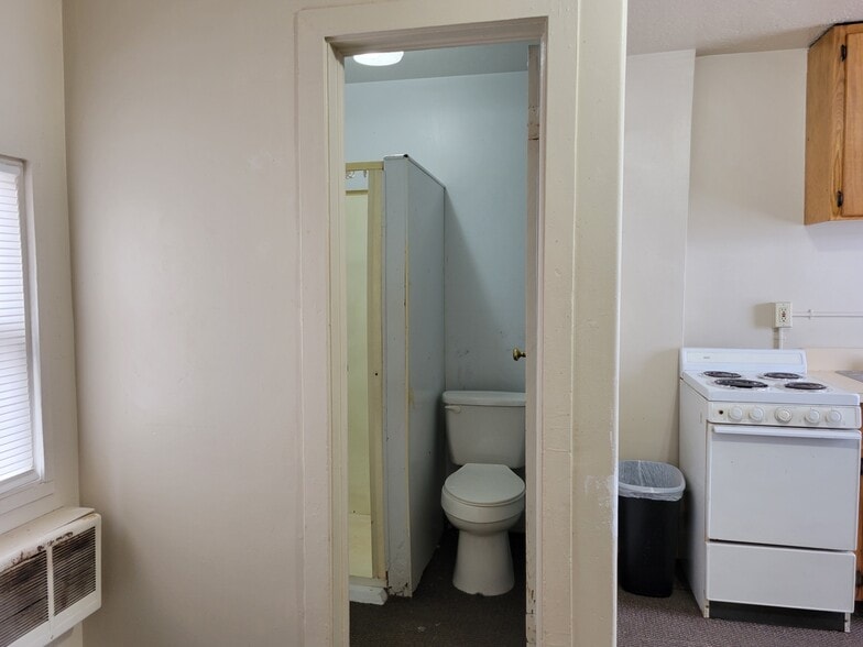 Building Photo - 393 S Eastern Ave