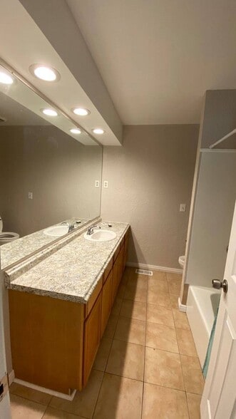 Building Photo - 8240 S Marion View Cir