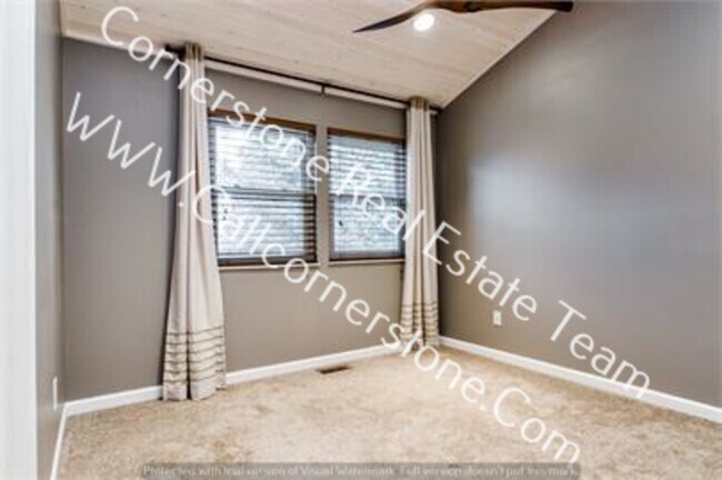 Building Photo - 667 Shooks Ln