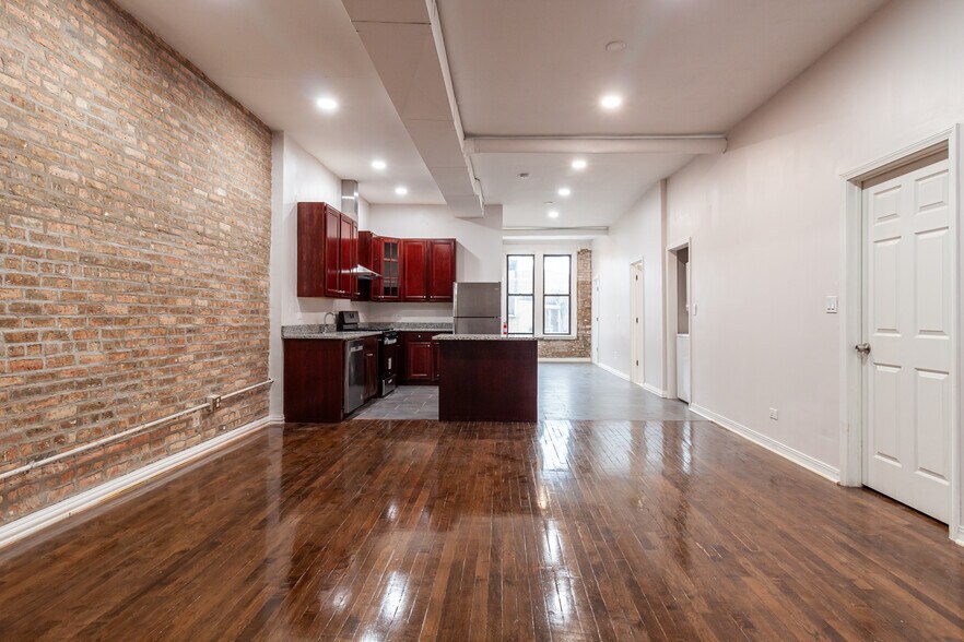 Primary Photo - 3345 N Clark St