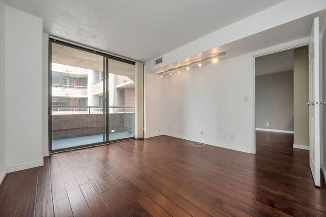 Building Photo - Modern Downtown Condo with Secure Access at Arlington Place