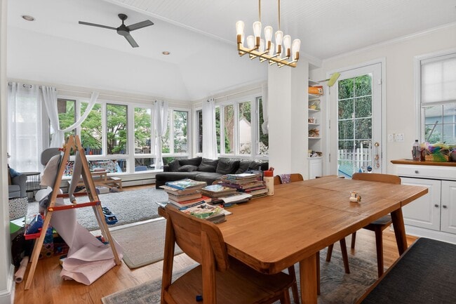 Building Photo - 4825 Butterworth Pl NW