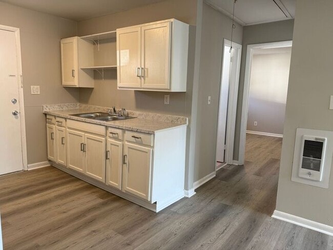 Building Photo - Renovated Duplex in Woodbine - Washer and ...