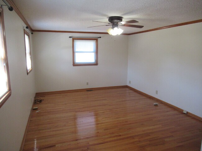 Building Photo - Denver Four Bedroom Home For Rent!