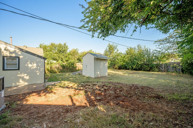 Building Photo - 4013 Mallard Dr