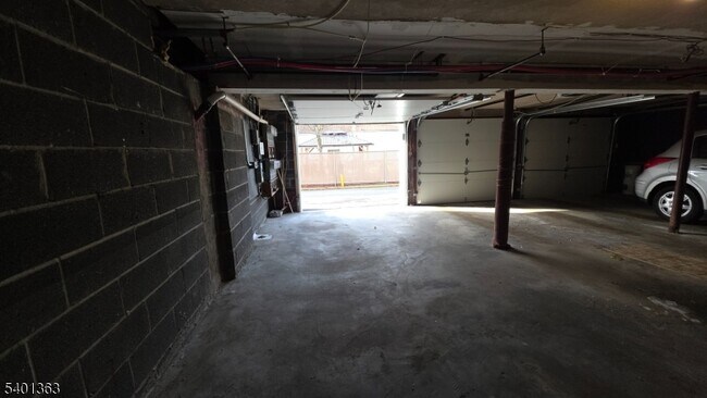 Building Photo - 725 Joralemon St