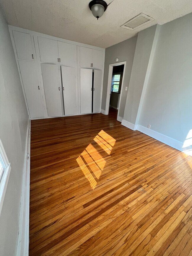 Building Photo - 3116 Fremont Ave S