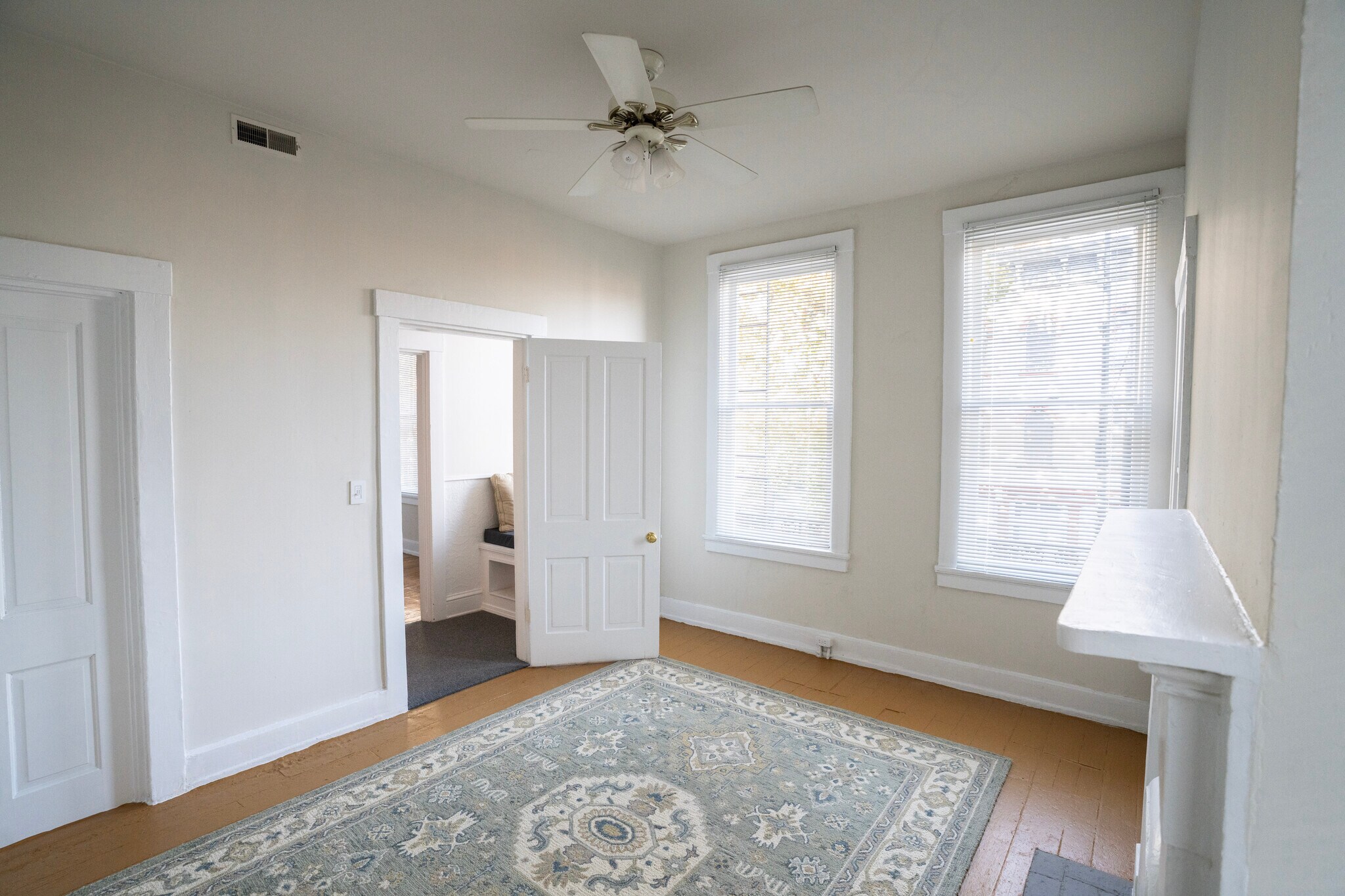 Building Photo - 137 W 9th St