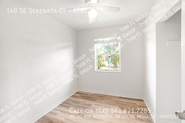 Building Photo - 140 SE Serenata Ct
