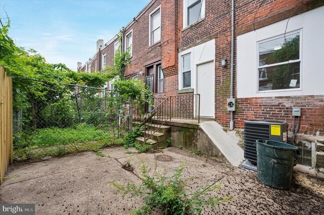 Building Photo - 6055 Allman St