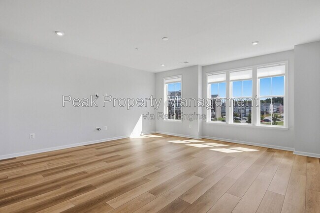 Building Photo - 9256 Magellan Pkwy