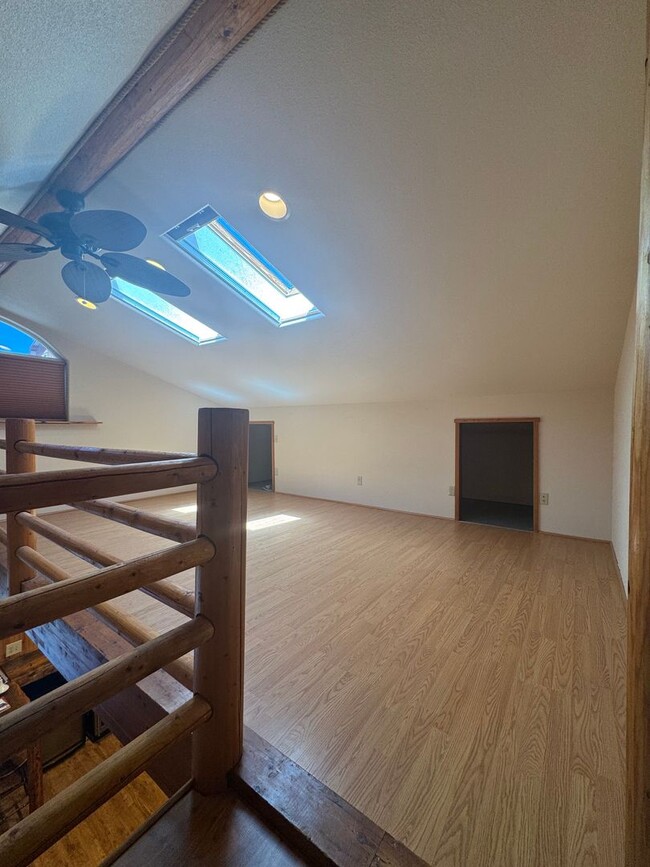 Building Photo - Idyllic 3bd, 2ba Retreat with Loft on 2+ A...